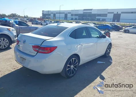 2017 Buick Verano Sport Touring z USA, uszkodzony, nr VIN 1G4PR5SK4H4121016